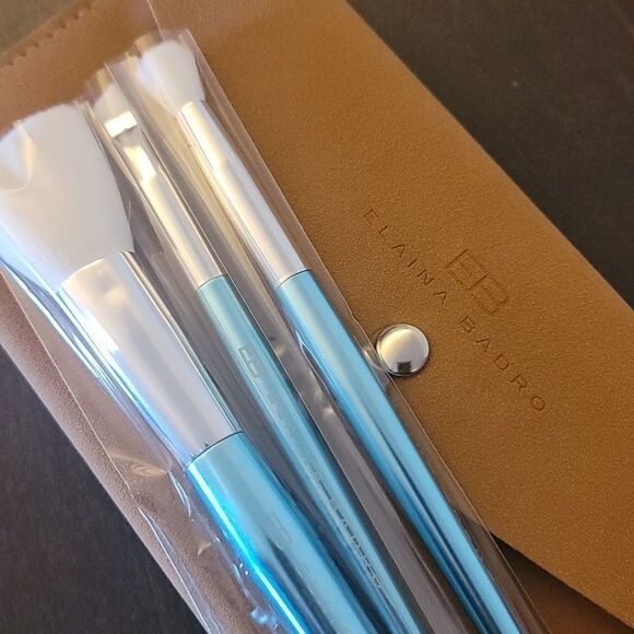 NEW! Elaina Badro Babyblues Set of Makeup Brushes - Picture 1 of 4